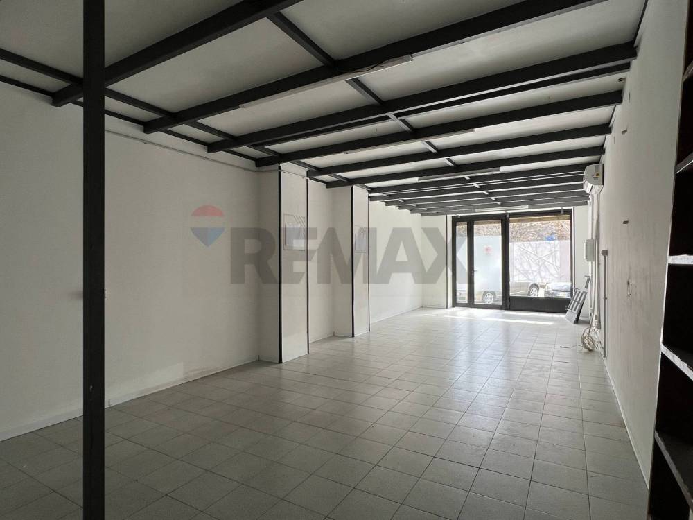 locale commerciale in vendita a Cosenza in zona Cosenza Vecchia