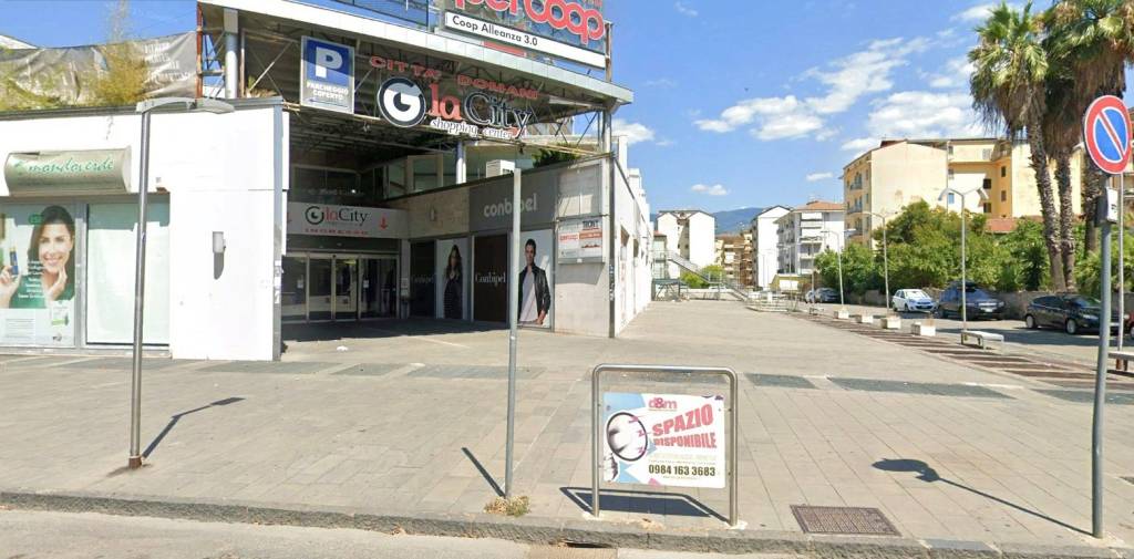 negozio in vendita a Cosenza in zona Panebianco