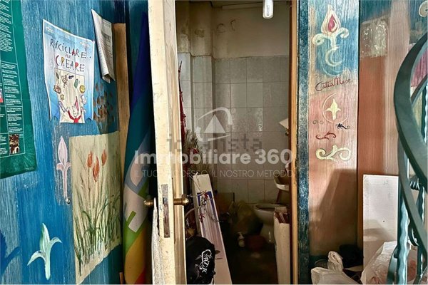 locale di sgombero in vendita a Cosenza