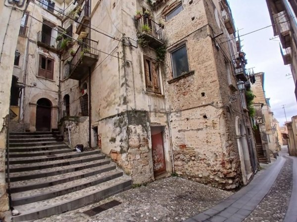 appartamento in vendita a Cosenza in zona Cosenza Vecchia