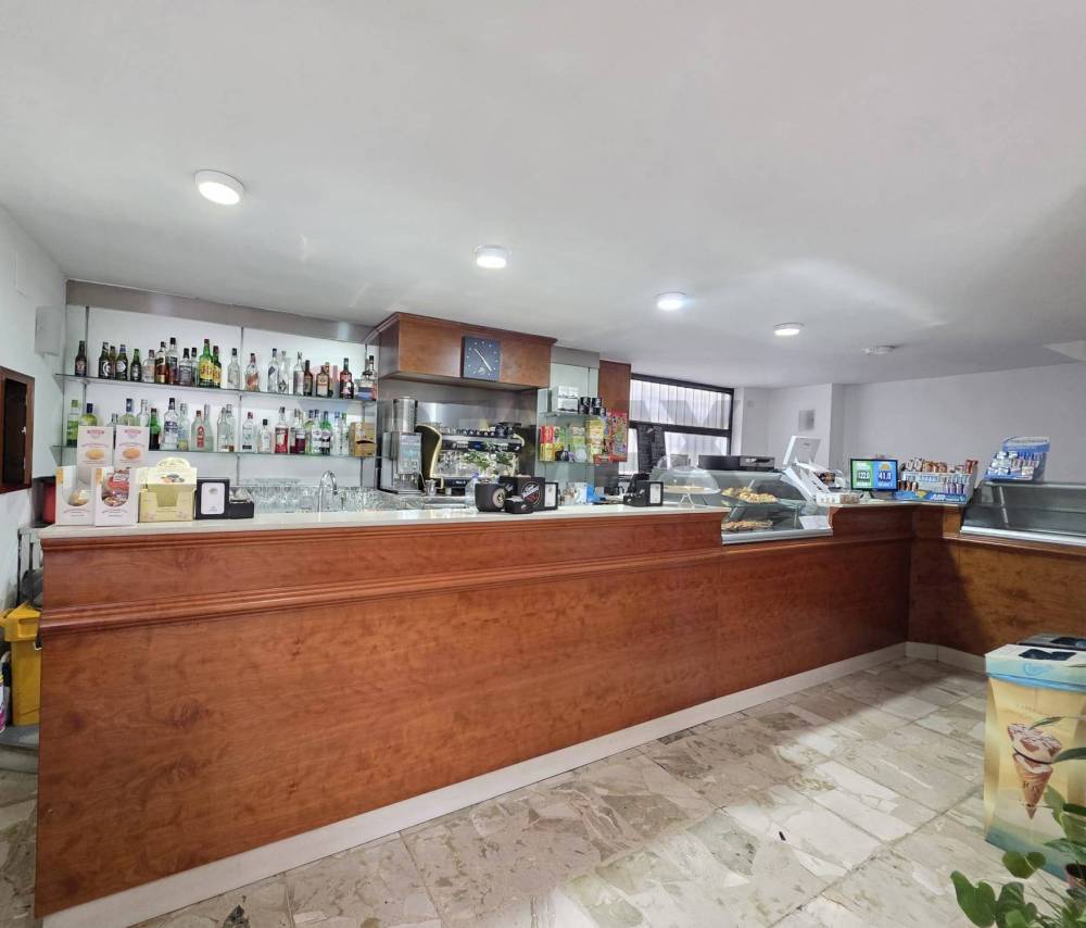 negozio in vendita a Cosenza in zona Cosenza Vecchia