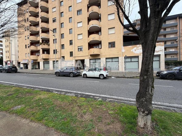 locale commerciale in vendita a Cosenza