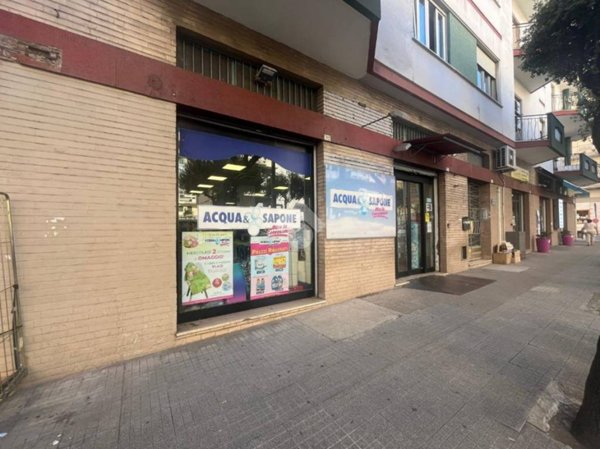 negozio in vendita a Cosenza