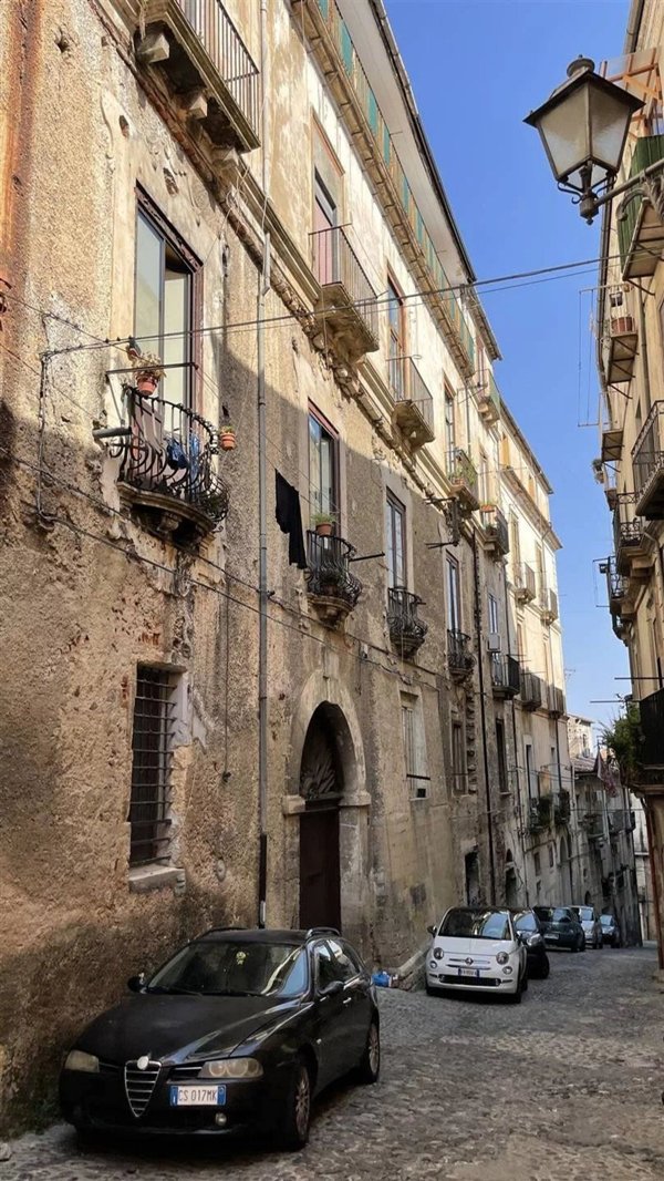 appartamento in vendita a Cosenza in zona Cosenza Vecchia