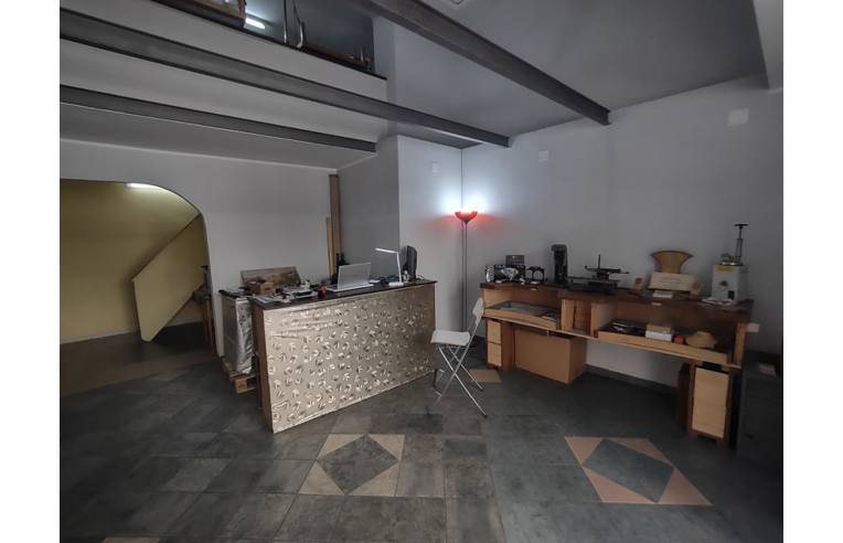 locale commerciale in vendita a Cosenza in zona Cosenza Vecchia