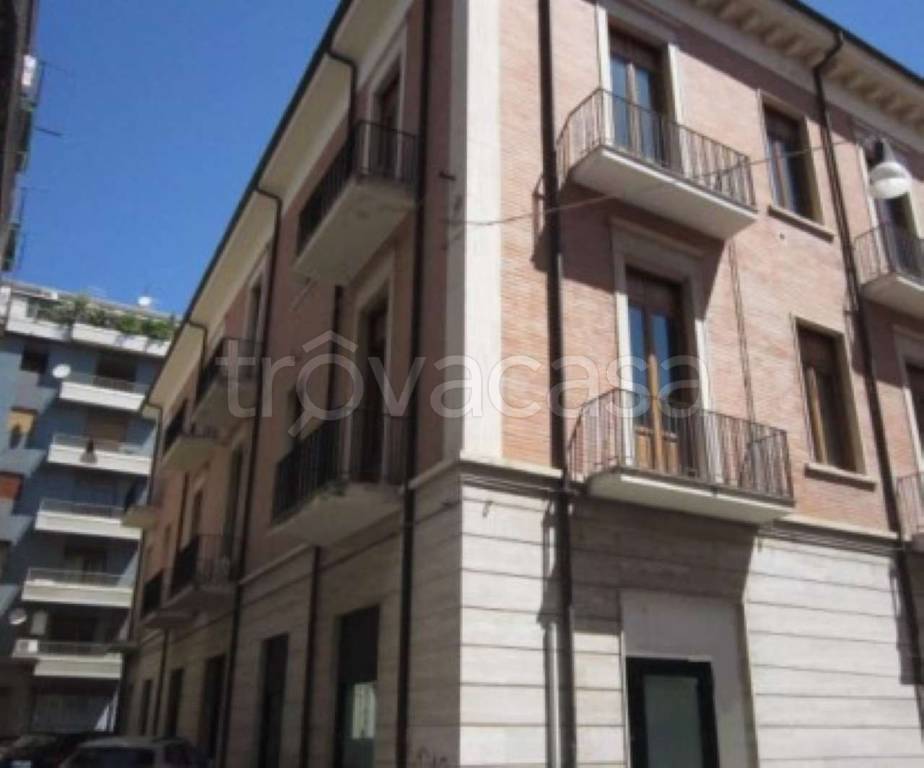 negozio in vendita a Cosenza in zona Cosenza Vecchia