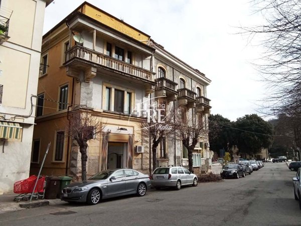 locale commerciale in vendita a Cosenza