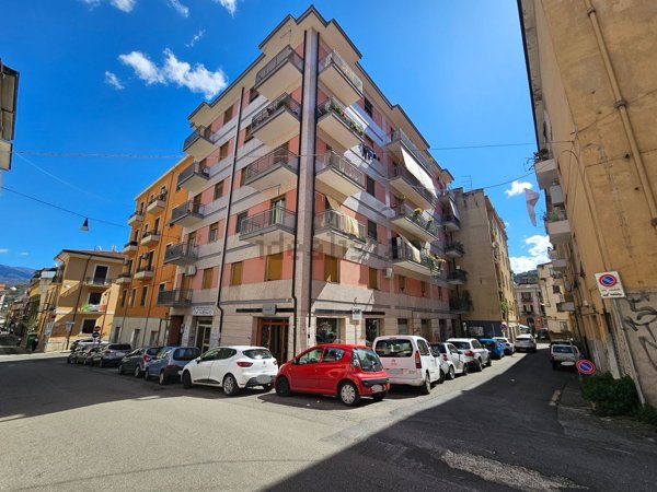 locale di sgombero in vendita a Cosenza in zona Cosenza Vecchia