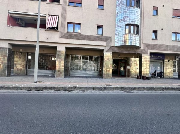 locale commerciale in vendita a Cosenza