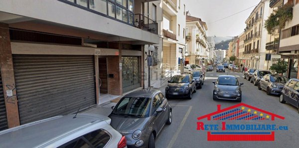 locale commerciale in vendita a Cosenza in zona Cosenza Vecchia