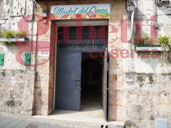 locale di sgombero in vendita a Cosenza in zona Cosenza Vecchia