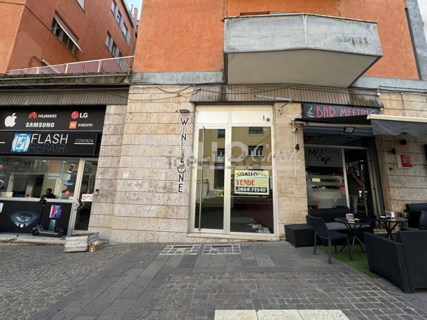 locale di sgombero in vendita a Cosenza in zona Cosenza Vecchia