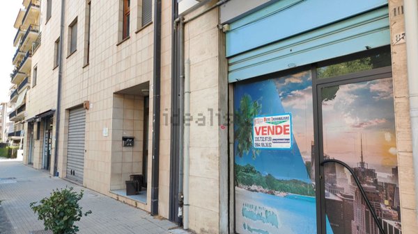 locale commerciale in vendita a Cosenza