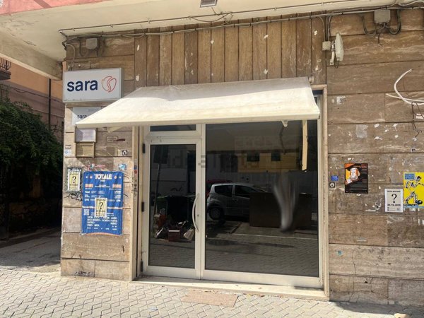 locale commerciale in vendita a Cosenza in zona Cosenza Vecchia