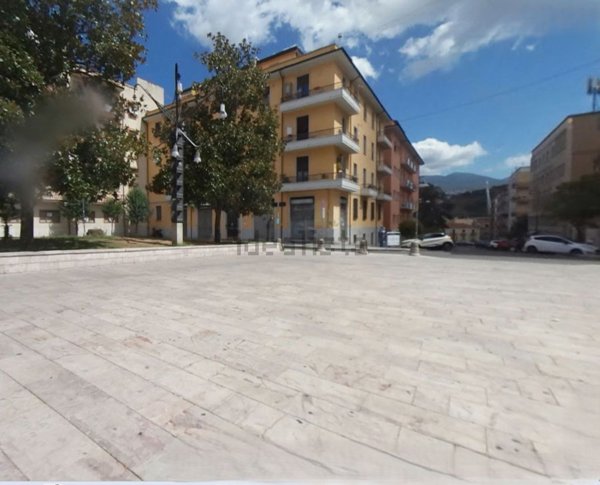 locale commerciale in vendita a Cosenza in zona Cosenza Vecchia