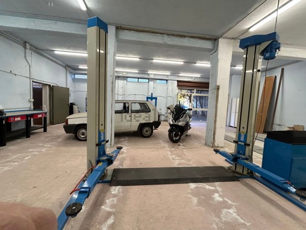 locale di sgombero in vendita a Cosenza