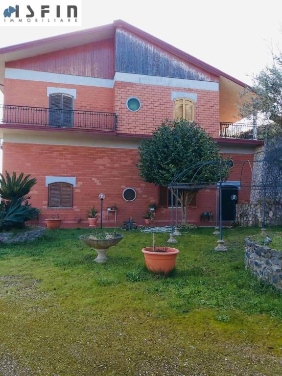 casa indipendente in vendita a Cosenza in zona Donnici
