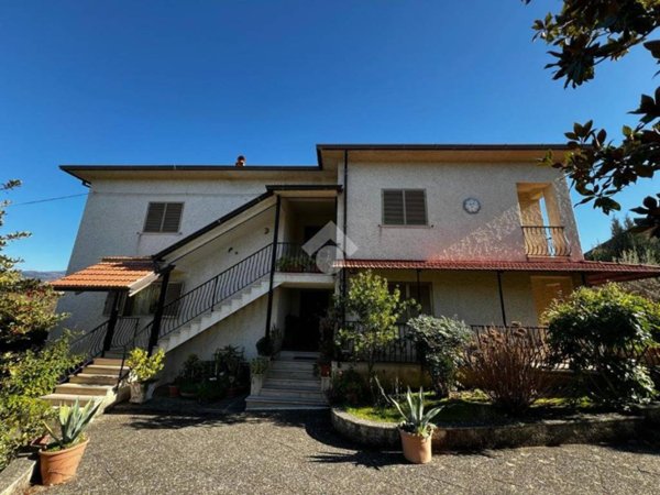 casa indipendente in vendita a Cosenza in zona Borgo Partenope