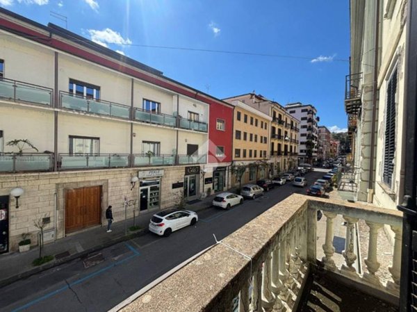 ufficio in vendita a Cosenza in zona Cosenza Vecchia