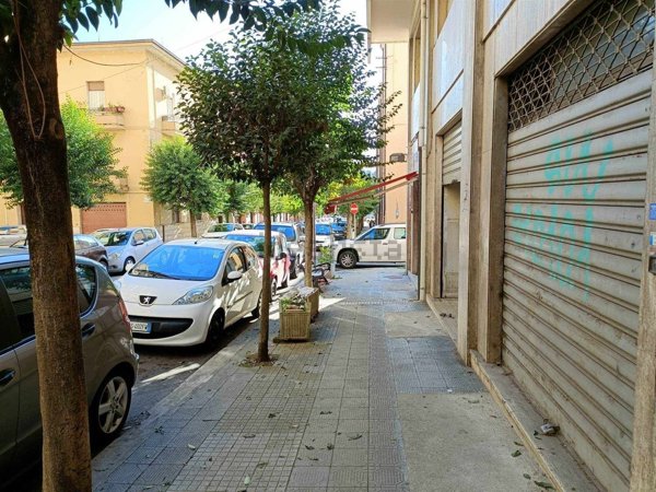 locale commerciale in vendita a Cosenza