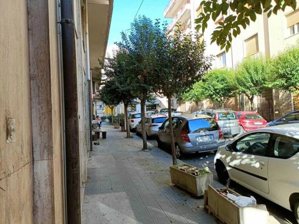 locale commerciale in vendita a Cosenza in zona Cosenza Vecchia