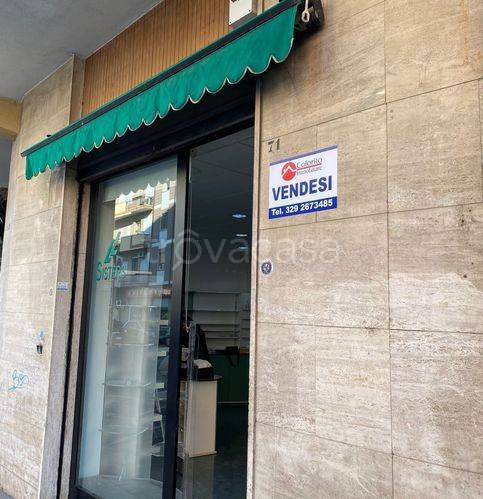 negozio in vendita a Cosenza in zona Cosenza Vecchia