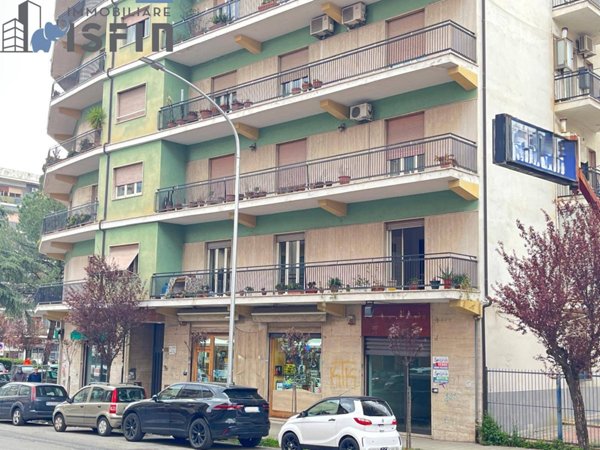 locale commerciale in vendita a Cosenza in zona Cosenza Vecchia