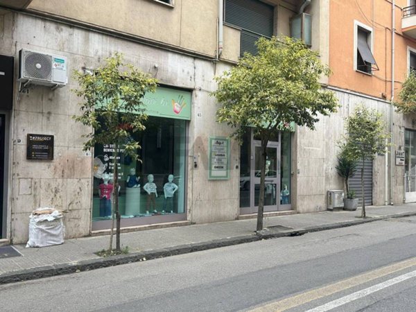 locale commerciale in vendita a Cosenza