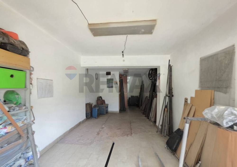 locale di sgombero in vendita a Cosenza