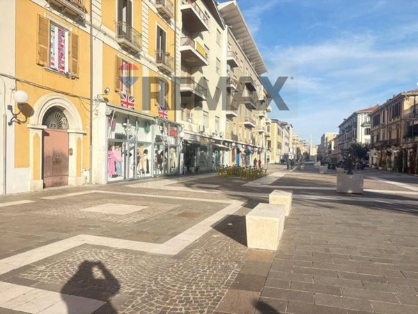 locale commerciale in vendita a Cosenza