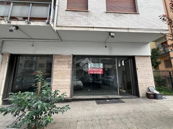 locale commerciale in vendita a Cosenza
