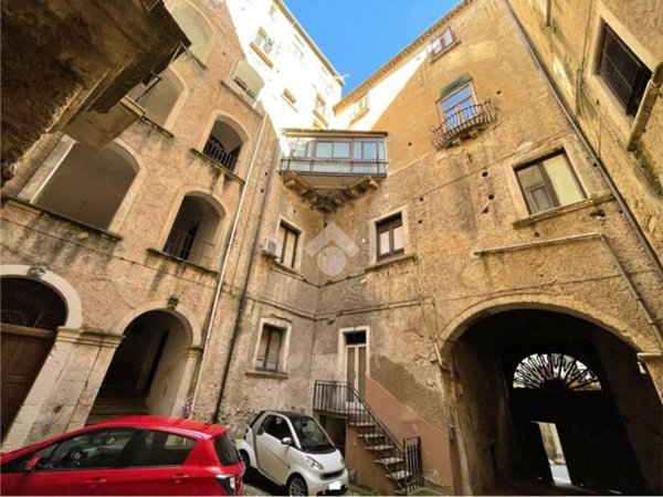 appartamento in vendita a Cosenza in zona Cosenza Vecchia
