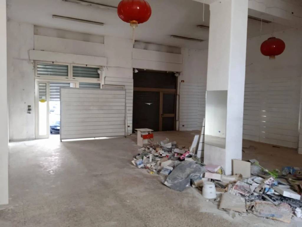 negozio in vendita a Cosenza