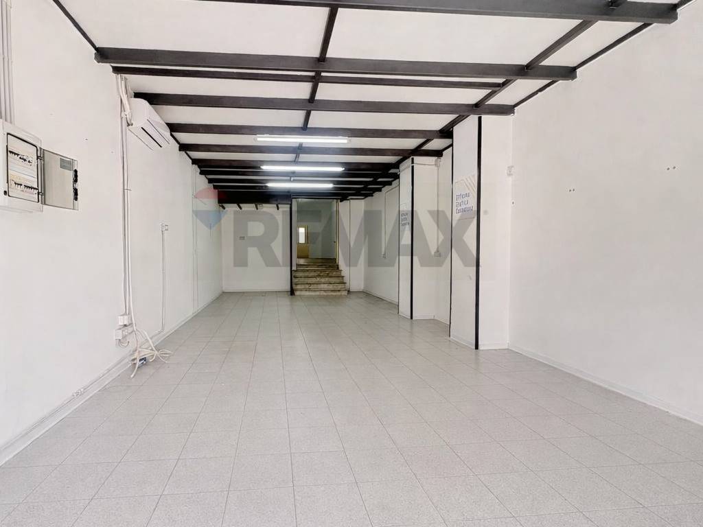 negozio in vendita a Cosenza in zona Cosenza Vecchia