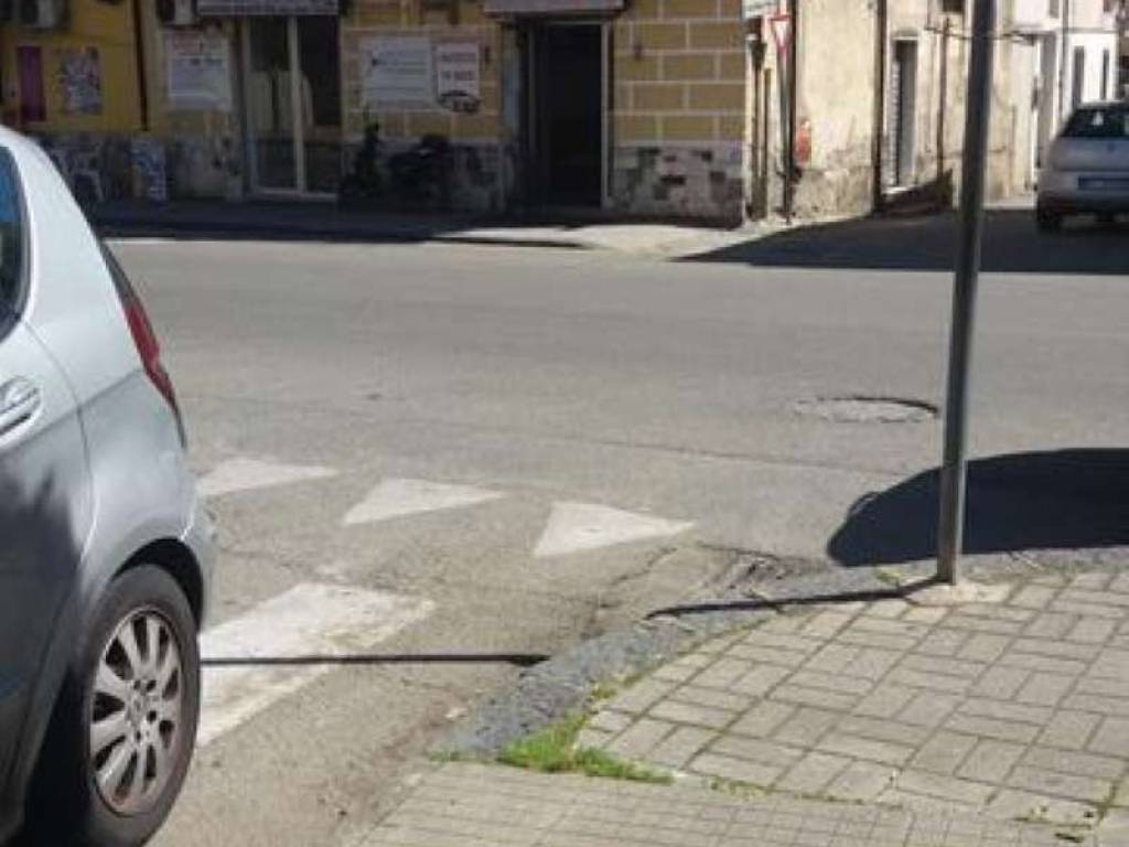 negozio in vendita a Cosenza in zona Gergeri