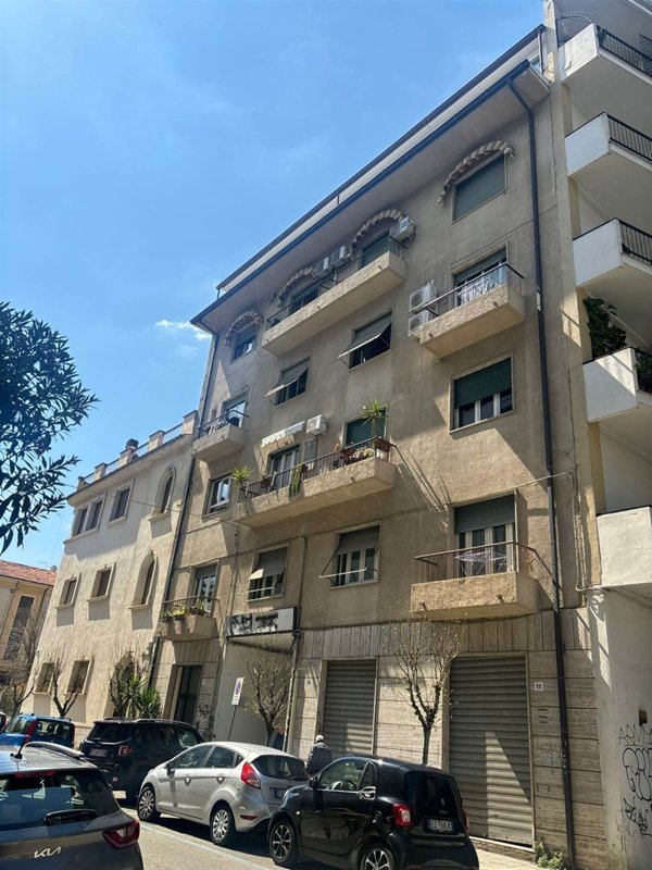 negozio in vendita a Cosenza in zona Cosenza Vecchia