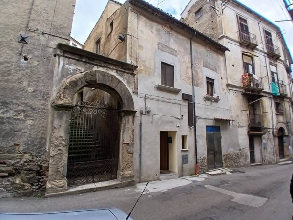 appartamento in vendita a Cosenza in zona Cosenza Vecchia