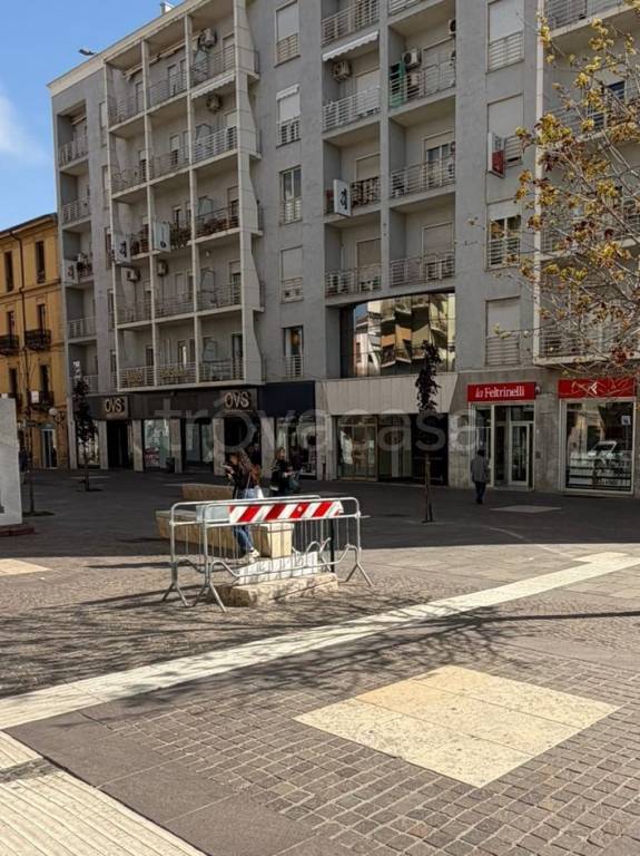 negozio in vendita a Cosenza in zona Cosenza Vecchia