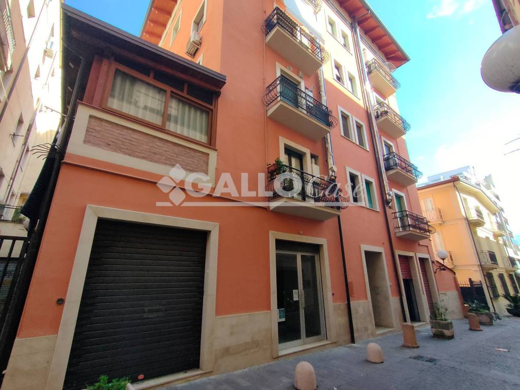 negozio in vendita a Cosenza in zona Cosenza Vecchia