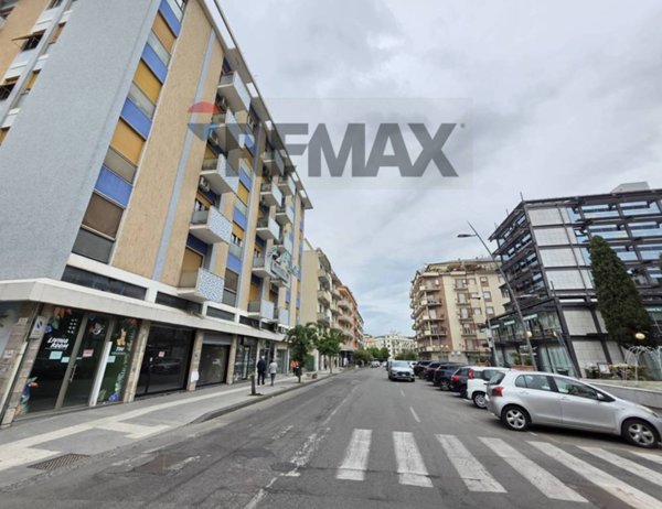 locale commerciale in vendita a Cosenza
