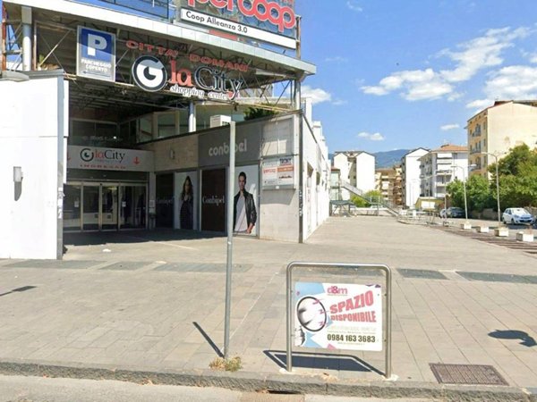 negozio in vendita a Cosenza in zona Panebianco