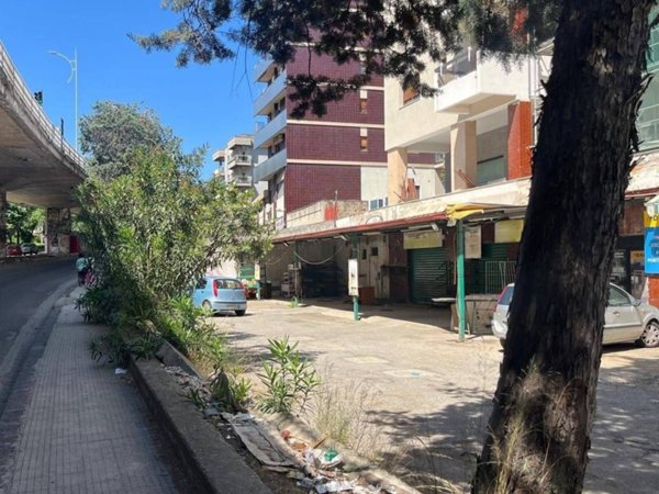 negozio in vendita a Cosenza in zona Città 2000