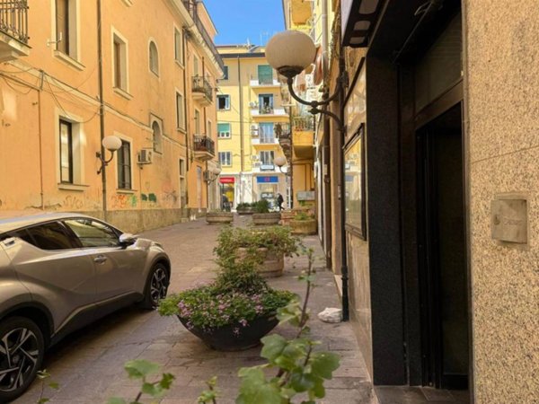 negozio in vendita a Cosenza in zona Cosenza Vecchia