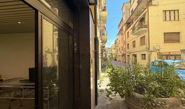 locale commerciale in vendita a Cosenza in zona Cosenza Vecchia