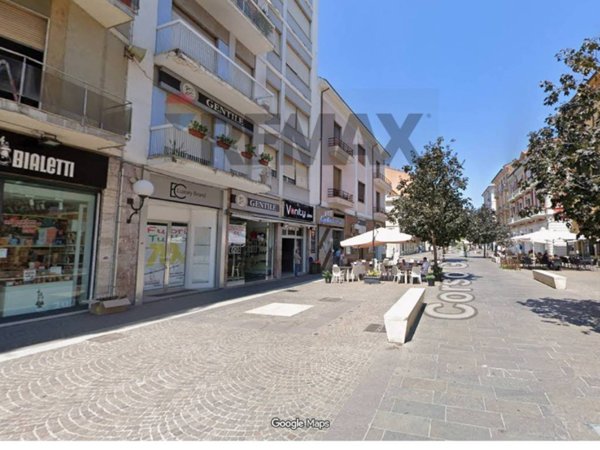 negozio in vendita a Cosenza