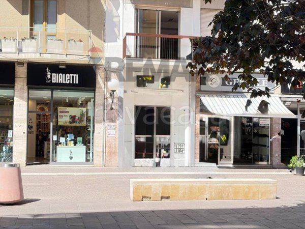 negozio in vendita a Cosenza