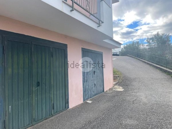 locale di sgombero in vendita a Cosenza in zona Cosenza Vecchia