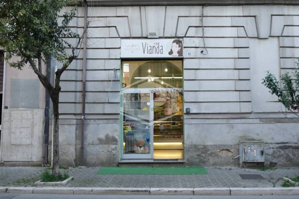 negozio in vendita a Cosenza in zona Cosenza Vecchia