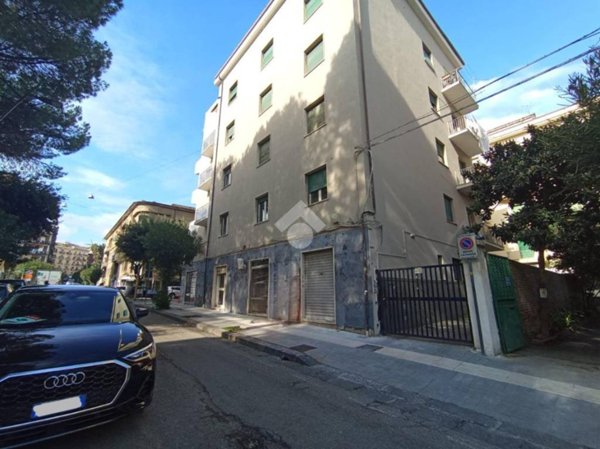 negozio in vendita a Cosenza