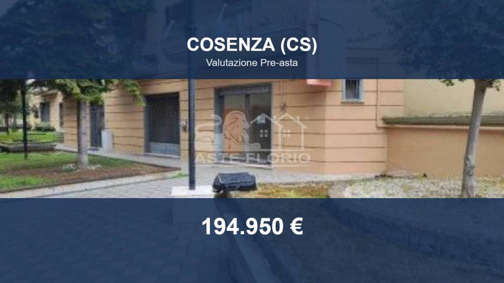 negozio in vendita a Cosenza in zona Cosenza Vecchia
